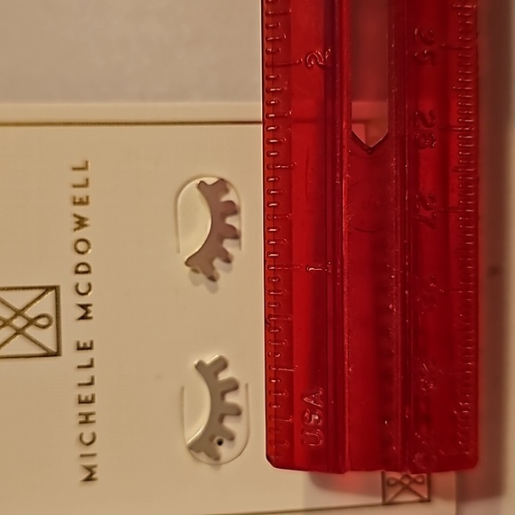 MICHELLE MCDOWELL NWT Silver eyelash earrings modern unique - Picture 5 of 8